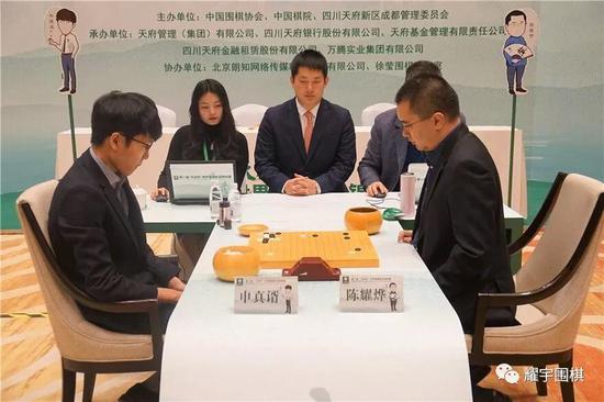 那么陈耀烨当初黑133这步棋到底应该下在哪里最合理呢?