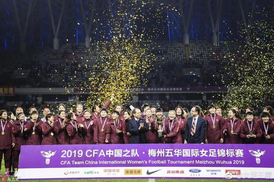 “强烈要求提高女足待遇!”