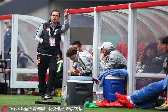 无奈的卡纳瓦罗。
