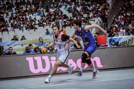 2018FIBA 3X3世界杯上孙丽持球突破