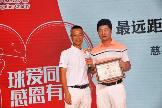 最远距离奖获奖者-深圳LED高尔夫俱乐部叶伟欣