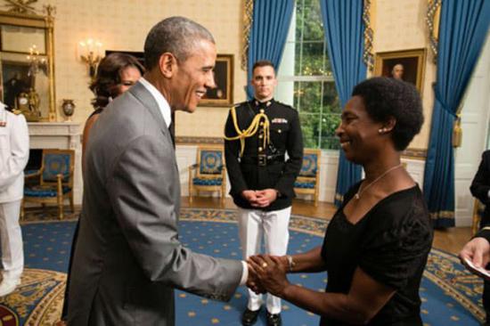 奥巴马接见洛蕾塔。