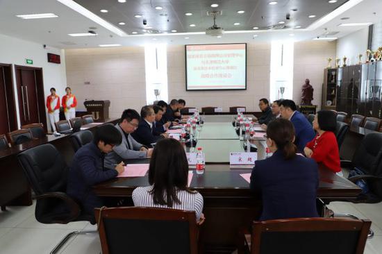 座谈会