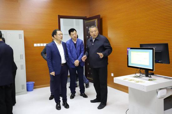 参观学校运动心理学协同实验室