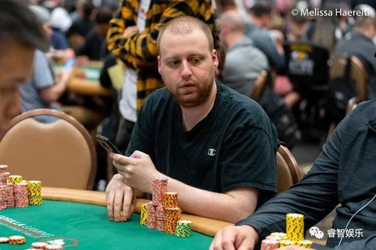 Joe McKeehen正在争夺他的第三条 WSOP 金手链