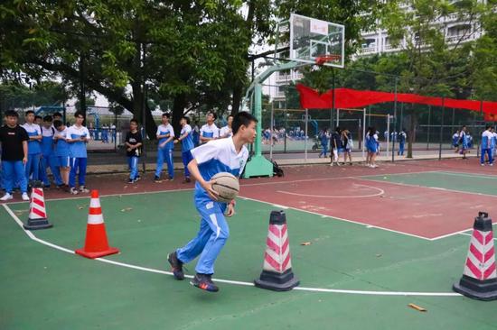 篮球是广东中学的一道风景。图/佛山第一中学