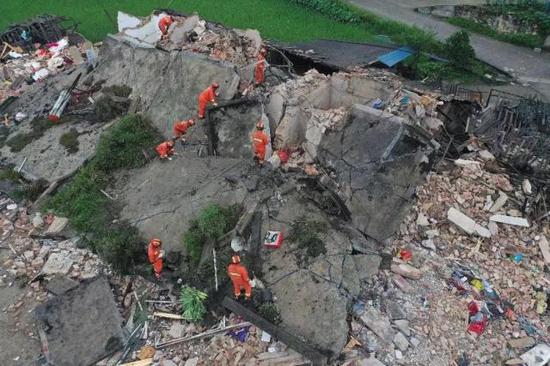 6月18日,航拍震中长宁县双河镇