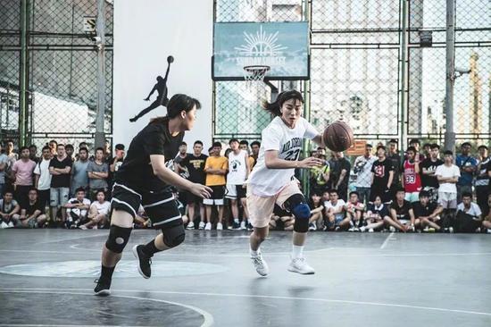 日落东单赛场惊现12岁小学生 妙传引观众尖叫