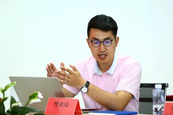 新疆农业大学马产业研究院曾亚琦博士作报告