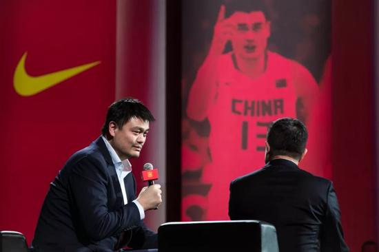 出手即证明:中国篮球全新战袍亮相