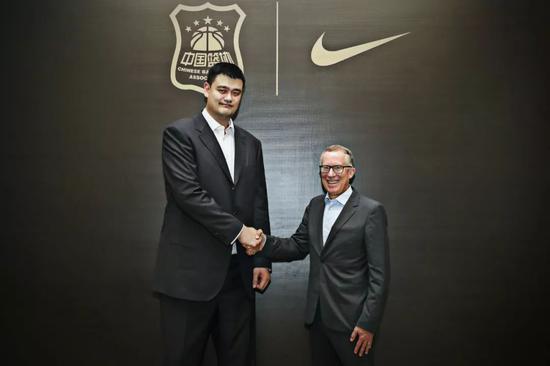 出手即证明:中国篮球全新战袍亮相