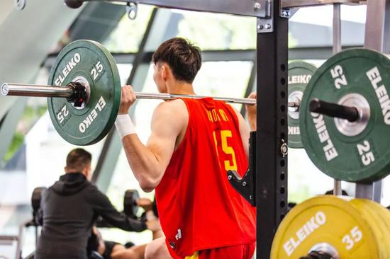 出手即证明:中国篮球全新战袍亮相