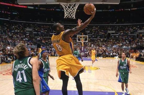 怎么上篮才不算走步 daa4-icmpfxc1026138.jpg