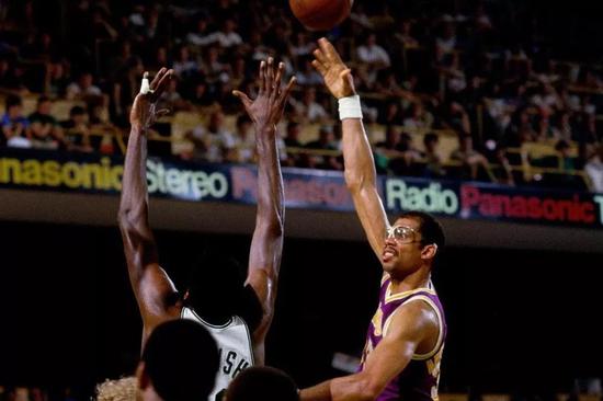 盤點NBA的最老紀錄:天勾39歲進一陣,1人46歲還在聯盟打球!-黑特籃球-NBA新聞影音圖片分享社區