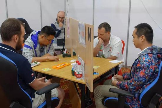 左二胡林林,右一刘英皓