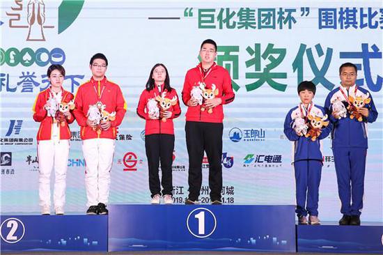 范蕴若与陆敏全获围棋混双冠军