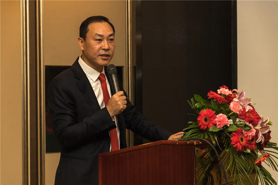 中超公司副总经理严佩学