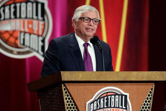 前NBA總裁Stern的情商有多高?選秀大會被噓,一個動作讓人佩服!-黑特籃球-NBA新聞影音圖片分享社區