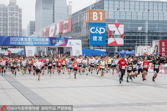厦门马拉松开跑。