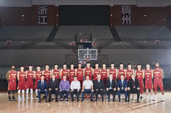 2018-2019赛季浙江稠州银行男篮全家福