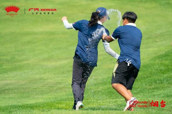 泼水3.jpg