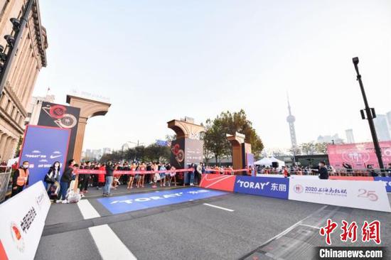 2020上马鸣枪开跑赛事首设社交距离管理志愿者岗