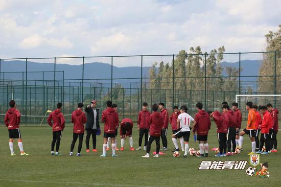 嘉丽泽冬训期间的鲁能U19红队