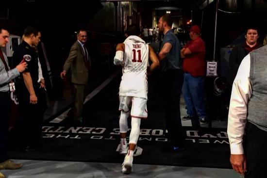 僅大學一年級就媲美Curry!他能成為下一代傳奇嗎?-黑特籃球-NBA新聞影音圖片分享社區