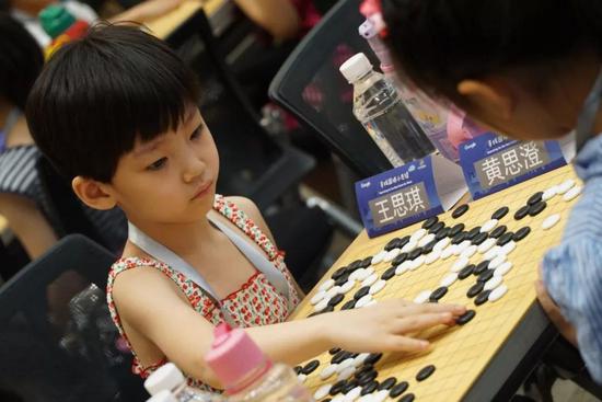 采用中国围棋协会审定的最新围棋竞赛规则