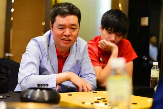▲绍兴上虞余坤置业马晓春九段在比赛中
