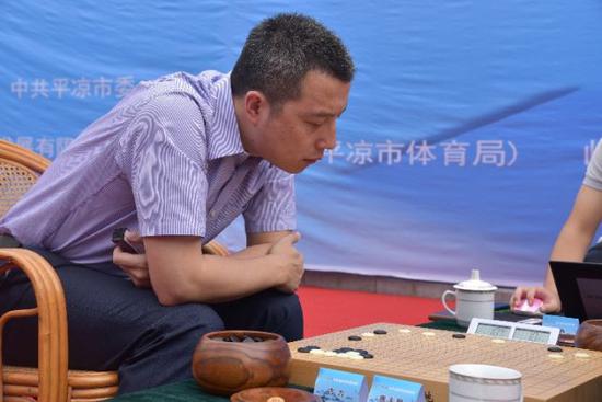 手握8个世界冠军头衔的著名棋手古力也是清华大学的学生。新华社发(张睿摄)