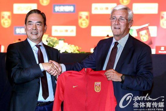 而里皮又为何敢冒天下之大不违呢?原因也有多方面。