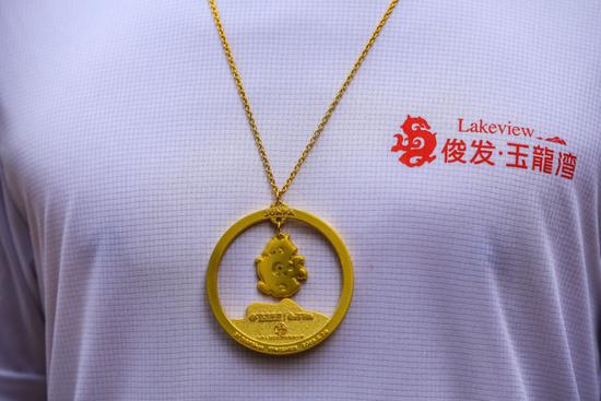 这是什么神仙奖牌!玉龙湾马拉松爱了