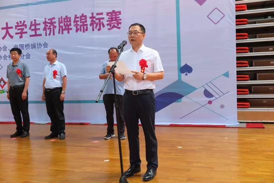 国家体育总局棋牌运动管理中心副主任、中国桥牌协会副主席兼秘书长郭玉军讲话并宣布开赛