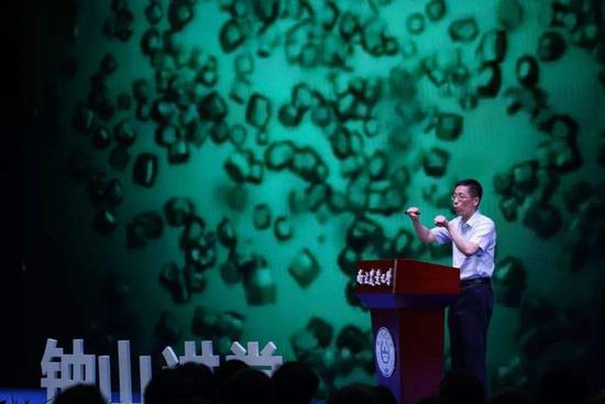 西湖大学校长1小时39分完成广马半程 配速442
