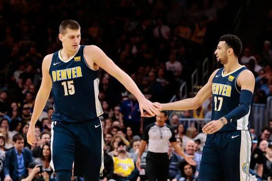 【博狗扑克】穆雷和女友又玩自拍!风波过后首次现身! 【博狗扑克】穆雷和女友又玩自拍!风波过后首次现身!