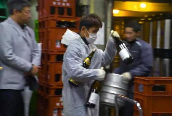 木村翔首场卫冕战获胜后才放下送酒工的兼职。