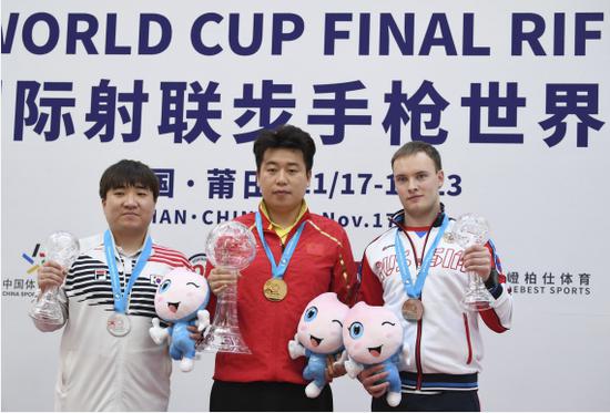 11月21日，在福建莆田进行的2019年国际射联步手枪世界杯总决赛男子10米气手枪决赛中，中国选手庞伟以243.7环的成绩夺冠。