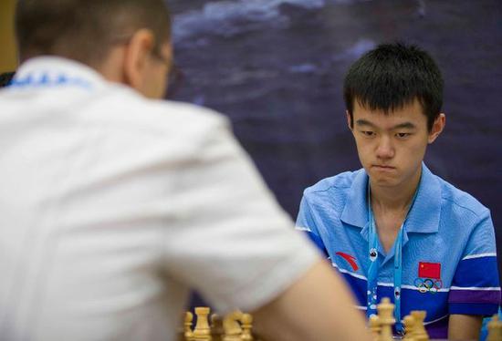 丁立人在第40届国际象棋奥林匹克团体赛中。新华社记者马研摄