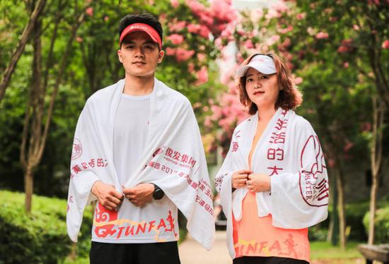这是什么神仙奖牌!玉龙湾马拉松爱了