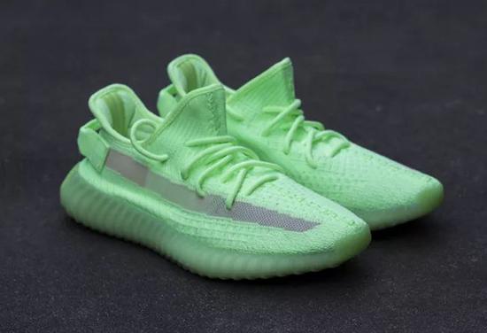 Kuuuubs YEEZY BOOST 350 V2 GLOW IN THE DARK