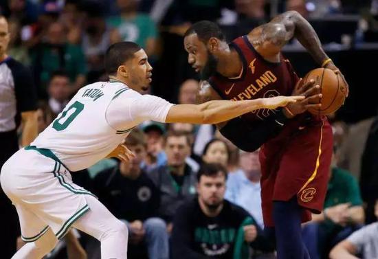 綠軍20歲的老將!天賦與沉穩讓詹皇也驚嘆,不愧是被老大看中之人!-黑特籃球-NBA新聞影音圖片分享社區