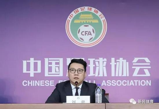 国足协秘书长刘奕介绍职业联盟筹办工作 新华社图