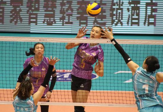 王媛媛:竞技状态越来越好 膝伤多少会有些影响