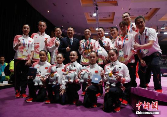 雅加达亚运会女子体操团体赛,花陈一乐、罗欢、章瑾、刘津茹、刘婷婷组成的中国队实现亚运12连冠。中新社记者 刘关关 摄