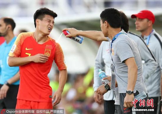 资料图:2019年亚洲杯上,武磊带着肩伤作战。图片来源:Osports全体育图片社