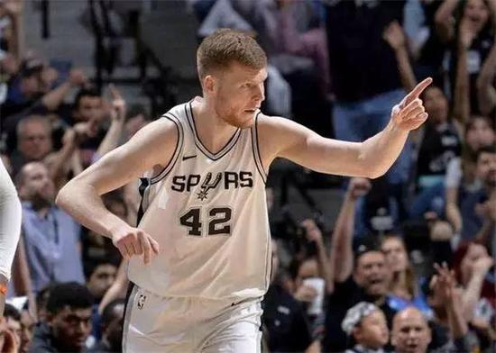 【博狗体育】人类蠕动精华凭啥立足NBA?波波维奇看中他这点