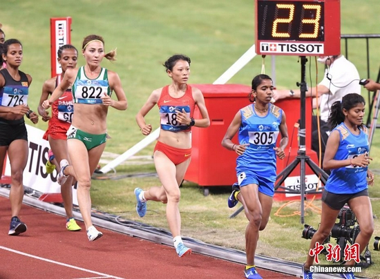 资料图:2018年8月25日,2018雅加达亚运会田径项目女子10000米决赛举行,中国选手张德顺以32分12秒78的成绩获得季军,并打破了个人最好成绩。中新社记者 李霈韵 摄