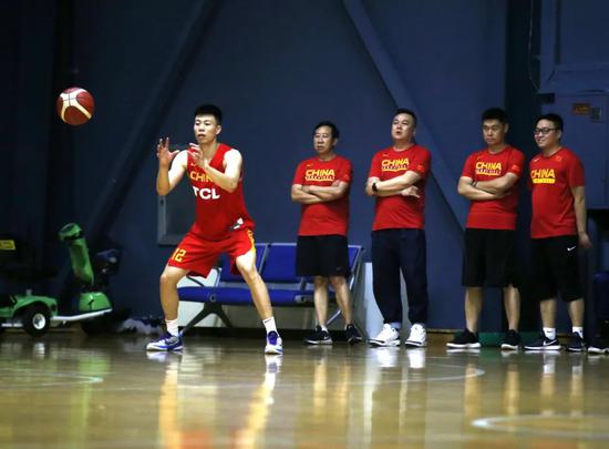 辽宁新援!他没打职业就进国家队 NCAA首秀24+7