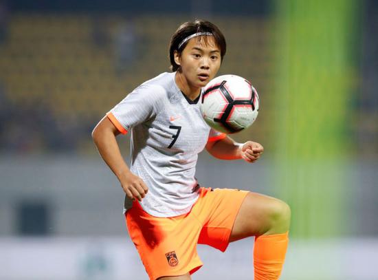 4月7日，中国队球员王霜在比赛中。新华社记者丁旭摄